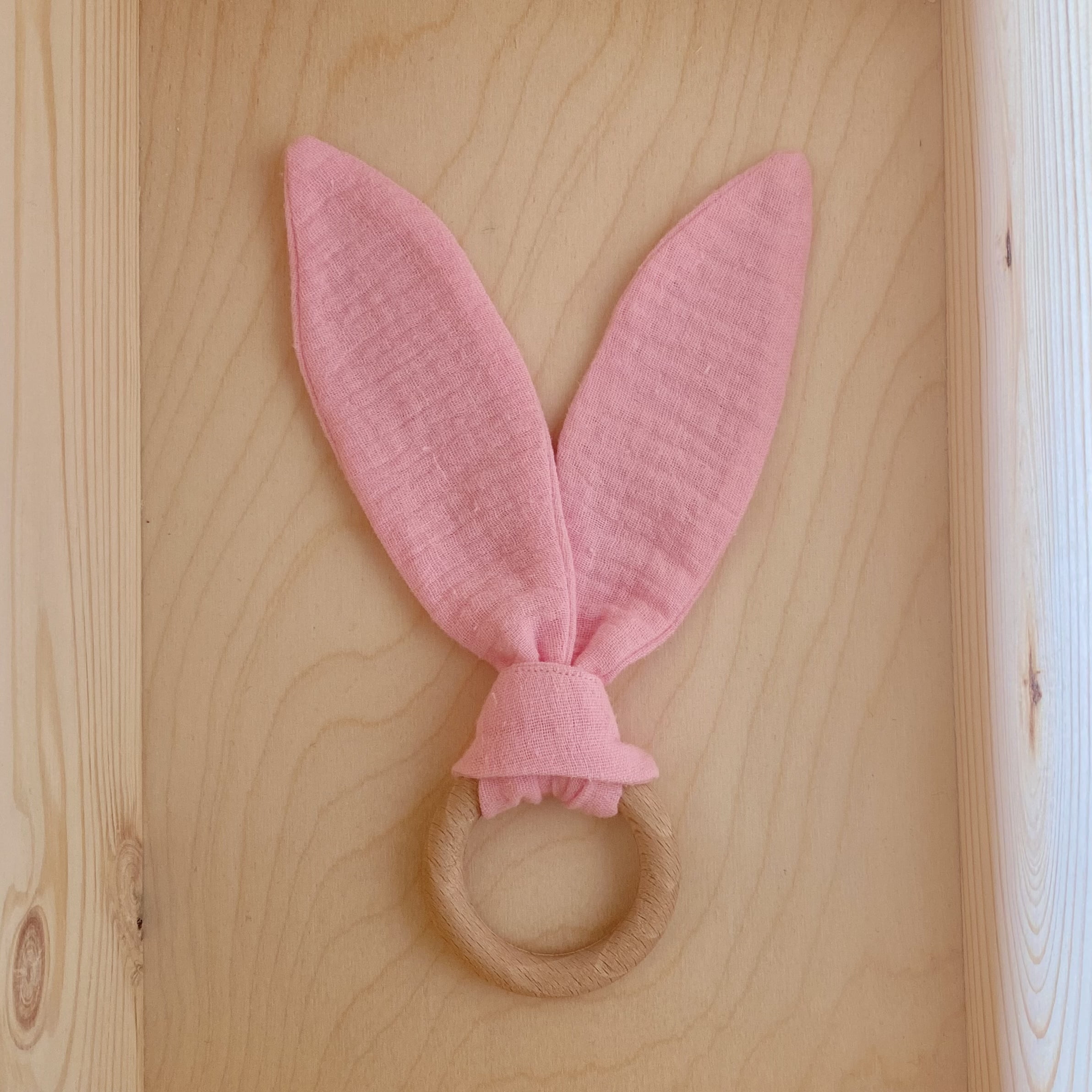 Hochet de dentition oreilles de lapin en tissu oekotex - Bonheur